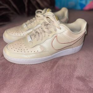 Nike court vision low. Beige sneakers with rose gold Nike check. Worn 3 times.